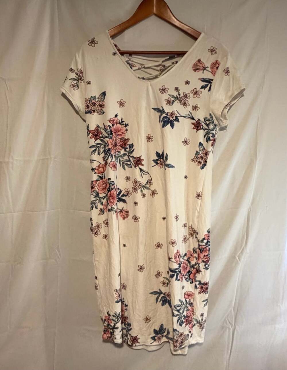 No Boundaries Floral T-Shirt Dress Size XXXL/3XG White Lace-Up Back